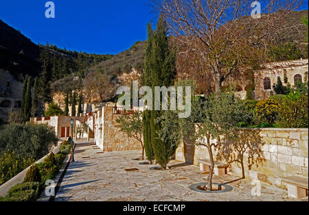 Les jardins en terrasse du monastère d'Agios Neofytos Paphos Chypre Banque D'Images