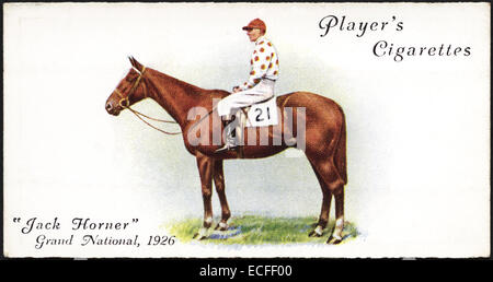 Carte de cigarettes par la cigarette du joueur vedette Jack HORNER VAINQUEUR DU GRAND NATIONAL en 1926 avec jockey William Watkinson publié par John Player & Sons en 1933 Banque D'Images