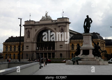 Vue paysage de la gare Keleti Palyaudvar et de la station de métro de Budapest Hongrie Banque D'Images