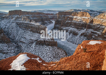 Vue sur Devils Canyon dans la zone de loisirs nationale de Bighorn Canyon Banque D'Images