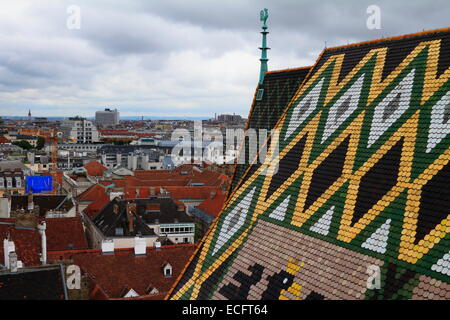 La ville de Vienne des vue sur le toit de la cathédrale St Stephen, Vienne, Autriche Banque D'Images