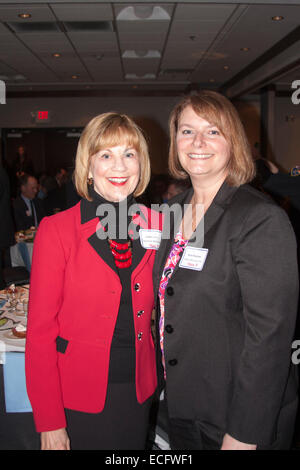 Le sénateur républicain de l'état de l'Alberta Darling et Village de Menomonee Falls Chef de police Anna Ruzinski Banque D'Images