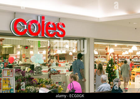 Australian coles supermarché dans le centre commercial de warriewood, sydney, australie avec des décorations de Noël Banque D'Images