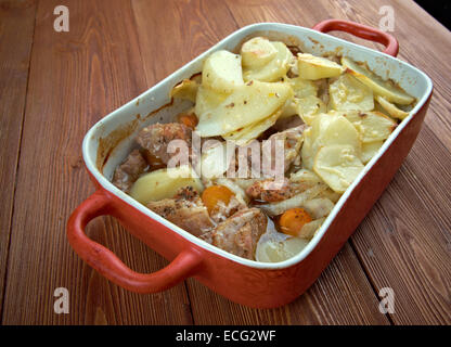 Lancashire hotpot - plat fait traditionnellement de l'agneau, garnie de pommes de terre en tranches. Originaires de la région de Lancashire dans le Nord Banque D'Images