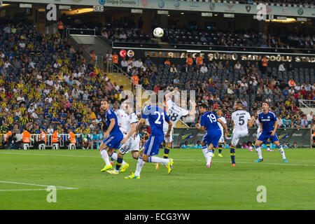 ISTANBUL - août 08, 2014 : Chelsea s'attaque à Fenerbahce en Soma Tournoi de charité au stade Sukru Saracoglu. Banque D'Images