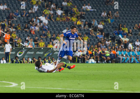 ISTANBUL - août 08, 2014 : Chelsea s'attaque à Fenerbahce en Soma Tournoi de charité au stade Sukru Saracoglu. Banque D'Images