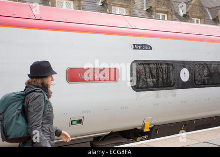 Virgin Trains Pendolino de première classe - nommé d'après Leslie Thomas livre la Vierge soldats - Banque D'Images