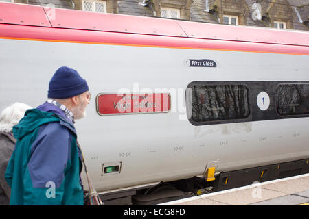 Virgin Trains Pendolino de première classe - nommé d'après Leslie Thomas livre la Vierge soldats - Banque D'Images