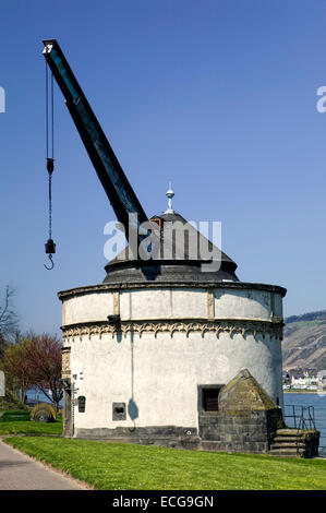 Ancienne grue sur la promenade du Rhin, Andernach, Rhénanie-Palatinat, Allemagne, Europe, Alter Kran an der Rheinpromenade, Andernach, Banque D'Images