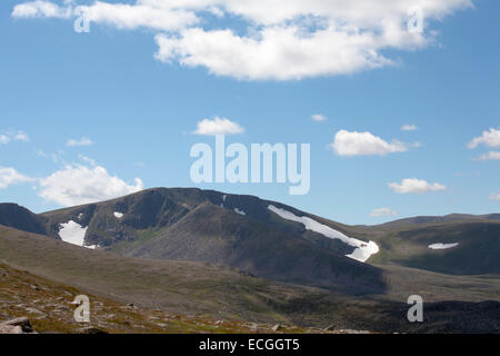 Coire an t-Sneachda Stob Coire un t-Sneachda et Cairn Lochan à partir du chemin jusqu'Coire tas sur les pentes du Cairn Gorm Ecosse Banque D'Images