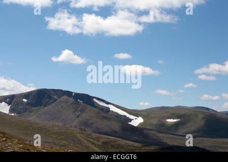 Coire an t-Sneachda Stob Coire un t-Sneachda et Cairn Lochan à partir du chemin jusqu'Coire tas sur les pentes du Cairn Gorm Ecosse Banque D'Images