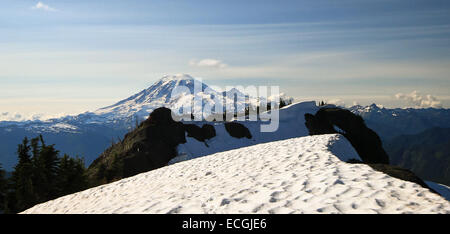 Mt. Rainier, vu de la chèvre sauvage des Rochers, Washington, USA Banque D'Images