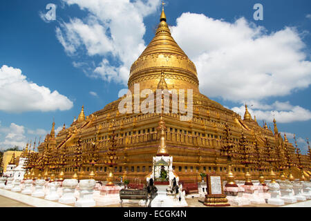 La Pagode Shwezigon , Bagan au Myanmar (Birmanie) Banque D'Images