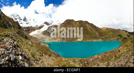 Laguna et Solteracocha TAM Glacier dans la Cordillère Huayhuash, Pérou Banque D'Images
