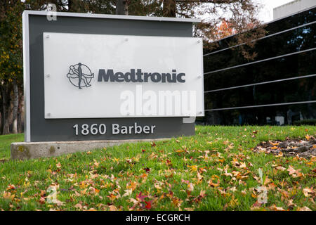 Un immeuble de bureaux occupé par l'équipement médical et fabricant de l'appareil Medtronic. Banque D'Images