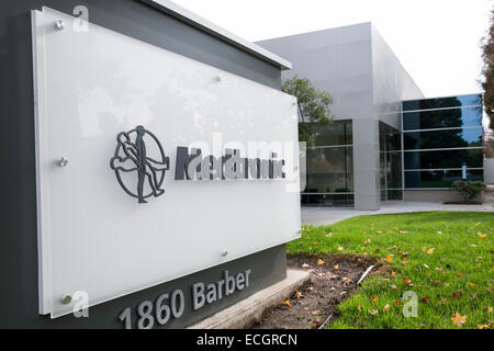 Un immeuble de bureaux occupé par l'équipement médical et fabricant de l'appareil Medtronic. Banque D'Images