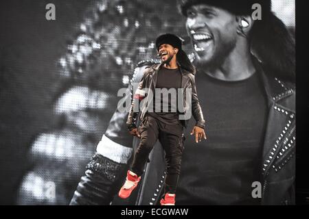 Tampa, Floride, USA. 14 Décembre, 2014. Usher effectue le 14 décembre, 2014 à Amalie Arena à Tampa, Floride Crédit : Brad Moore/ZUMA/ZUMAPRESS.com/Alamy fil Live News Banque D'Images