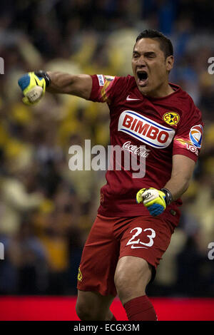 La ville de Mexico, Mexique. 14 Décembre, 2014. America's gardien Moises Munoz célèbre un but durant le match retour de la finale de l'ouverture de l'Tournmanet 2014 MX Ligue contre Tigres dans le stade Azteca de Mexico, capitale du Mexique, au 14 décembre 2014. © Alejandro Ayala/Xinhua/Alamy Live News Banque D'Images