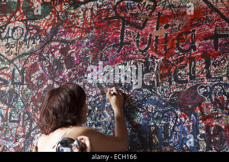 Grafittis près de la maison de Juliette Banque D'Images