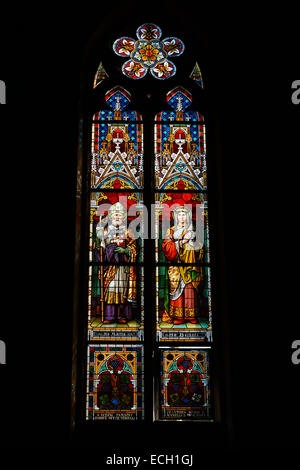 PRAGUE, RÉPUBLIQUE TCHÈQUE - Septembre 04, 2014 : vitrail de l'église Saint Ludmila (St. Ludmila de Bohême) Banque D'Images