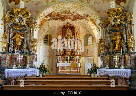 Intérieur avec des autels, chapelle avec un intérieur rococo Église de pèlerinage de l'Assomption, Hohenpeißenberg, Hoher Peißenberg Banque D'Images