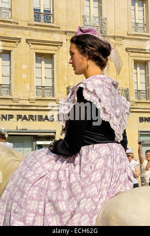 Arlésiennes, Fete du costume, Arles, Bouches du Rhone, Provence, France, Europe Banque D'Images