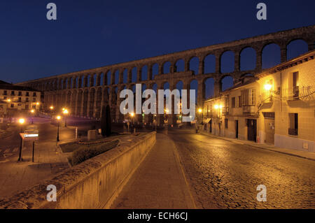 Aqueduc romain de nuit, Segovia, Castille-Leon, Espagne, Europe Banque D'Images