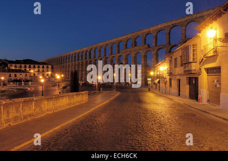 Aqueduc romain de nuit, Segovia, Castille-Leon, Espagne, Europe Banque D'Images