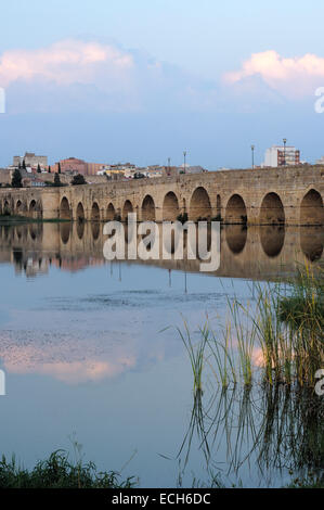 Pont romain sur la rivière Guadiana, Merida, Badajoz province, Ruta de la Plata, l'Espagne, Europe Banque D'Images