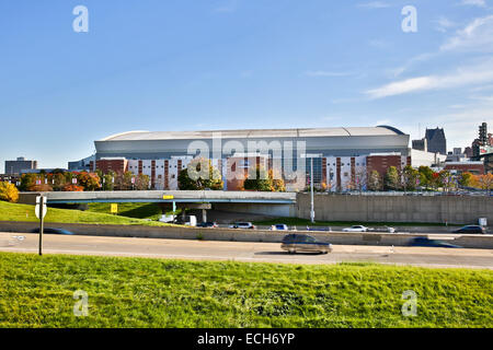 Ford Field & Fisher Freeway, Detroit, Michigan, USA. Le 23 octobre 2014. Banque D'Images