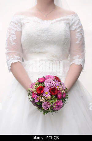 Bride holding bouquet de mariage Banque D'Images