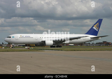 AIR ASTANA 767 Banque D'Images