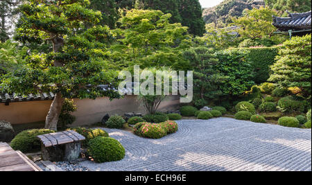 Le jardin Hojo (abbé) en gravier sec râpé, ou jardin du Sud au temple bouddhiste zen Ikkyu-ji (également connu sous le nom de Shuon-an). Kyotanabe, Kyoto, Japon Banque D'Images