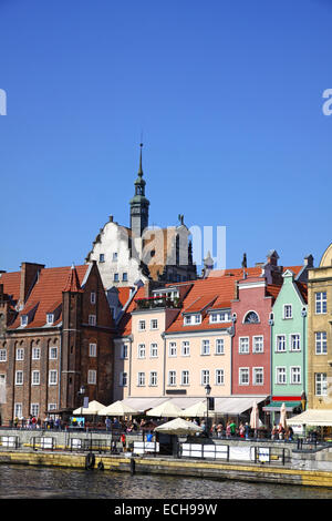 Ville de Gdansk (Dantzig), Pologne. Vue de la vieille ville de maisons sur la rivière Motlawa Banque D'Images