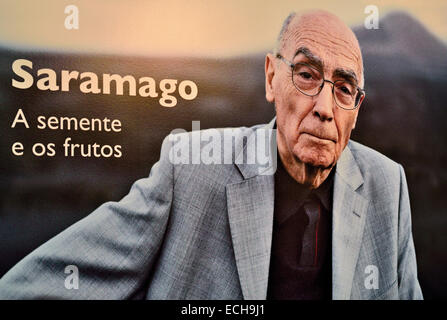 Portugal, Lisbonne : Photo de l'écrivain et prix Nobel de littérature José Saramago, lauréat du Prix 1998 de la Fondation José Saramago Banque D'Images