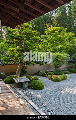 Le jardin Hojo (abbé) en gravier sec râpé, ou jardin du Sud au temple bouddhiste zen Ikkyu-ji (également connu sous le nom de Shuon-an). Kyotanabe, Kyoto, Japon Banque D'Images