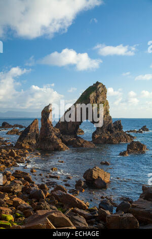 Lumière du soir sur les formations rocheuses de Crohy Head, comté de Donegal, Irlande. Banque D'Images