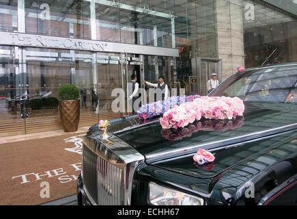 Rolls Royce voiture avant le Ritz Carlton Palace Hotel Pudong Shanghai Chine Banque D'Images