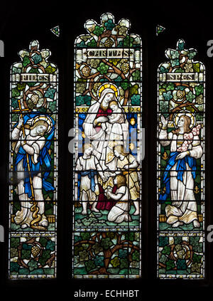 La foi, la charité et l'espérance des vitraux, l'église de la Vierge Marie, Blakesley, Northamptonshire, England, UK Banque D'Images