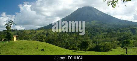 Vue panoramique sur le volcan Arenal, Costa Rica. Banque D'Images