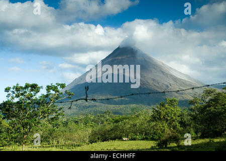 Vue sur le volcan Arenal au Costa Rica Banque D'Images