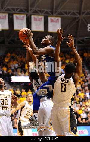 Wichita, Kansas, États-Unis. 09Th Dec, 2014. La Seton Hall Pirates guard Ésaïe Whitehead (15) Couteaux au panier pour deux de ses haut Jeu de 23 points au cours du jeu de basket-ball de NCAA entre les pirates et les Seton Hall Wichita State Shockers à Charles Koch Arena de Wichita, Kansas. © csm/Alamy Live News Banque D'Images