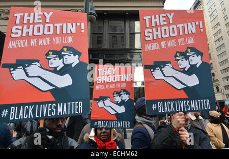 New York City, USA. 13 Décembre, 2014. Tenir les participants au cours de la signalisation des millions mars à New York City Samedi, 13 décembre 2014. Shoun Crédit : Hill/Alamy Live News Banque D'Images