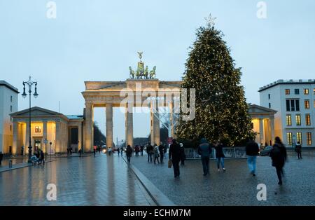 Berlin, Allemagne. Le 15 décembre, 2014. Porte de Brandebourg photographié à Berlin, Allemagne, 15 décembre 2014. Photo : Joerg Carstensen/dpa/Alamy Live News Banque D'Images