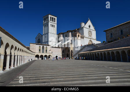 Vue avant de la Basilique de Saint François d'assise Banque D'Images