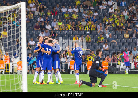 ISTANBUL - août 08, 2014 : Chelsea fête son but en Soma Tournoi de charité au stade Sukru Saracoglu. Banque D'Images