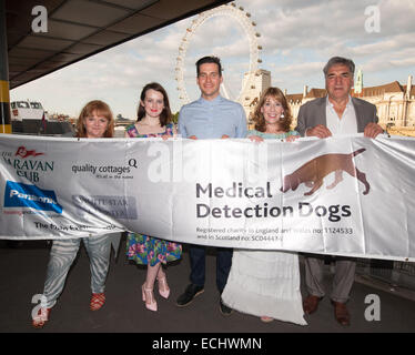 Les célébrités assister à des chiens détecteurs d''médicale' Croisière sur la Tamise Westminster Pier - Arrivées en vedette : Jim Carter, Lesley Nicol,Sophie McShera,Rob James-Collier, Phyllis Logan Où : London, Royaume-Uni Quand : 12 Juin 2014 Banque D'Images