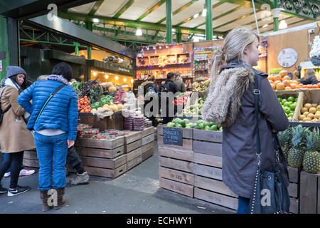 Prises de vue générale de la célèbre Borough Market basé sur la rive sud Banque D'Images