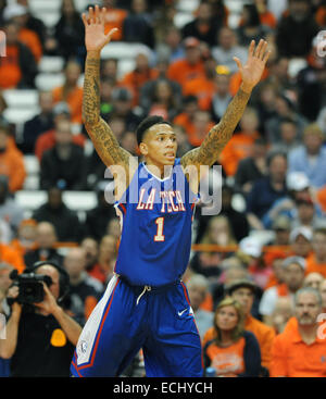 Syracuse, NY, USA. 14 Décembre, 2014. Déc 14, 2014 : Louisianna Tech avant Michale Kyser (1) au cours de la première moitié de jouer comme l'Orange de Syracuse défait les Bulldogs de Louisiana Tech 71-69 au Carrier Dome à Syracuse, New York. © csm/Alamy Live News Banque D'Images