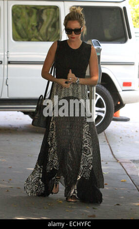 Ashley Tisdale dehors et environ dans une robe transparente tribal avec : Ashley Tisdale Où : Los Angeles, United States Quand : 12 Juin 2014 Banque D'Images